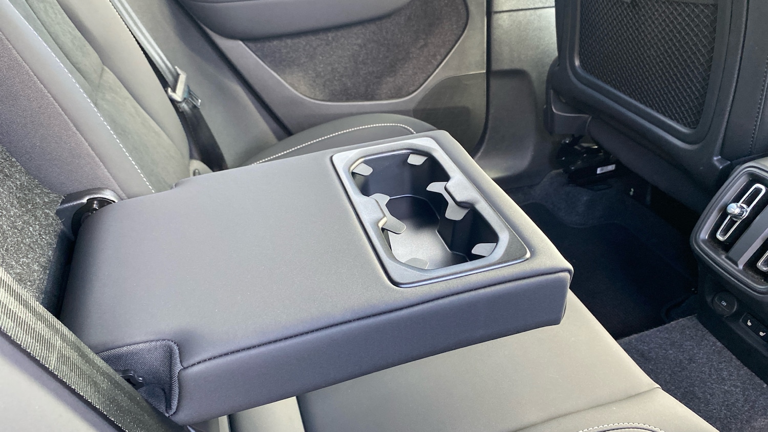 Used Volvo XC40 2024 for sale - 76653263: Photo 42