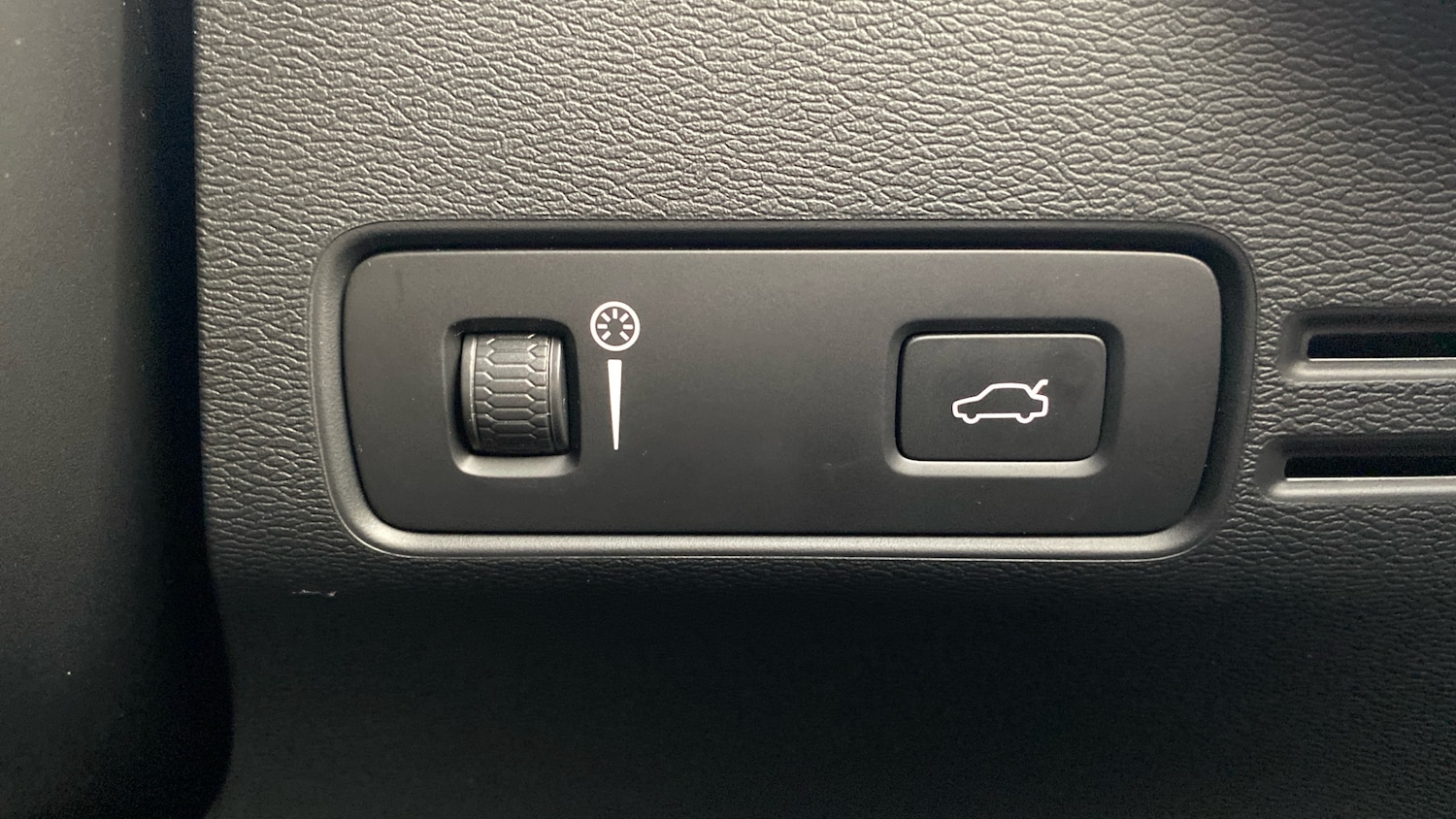 Used Volvo XC40 2021 for sale - 76653193: Photo 37