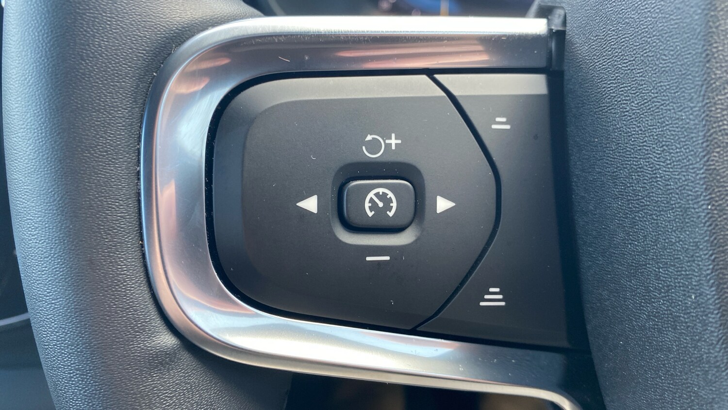 Used Volvo XC40 2025 for sale - 77487047: Photo 18