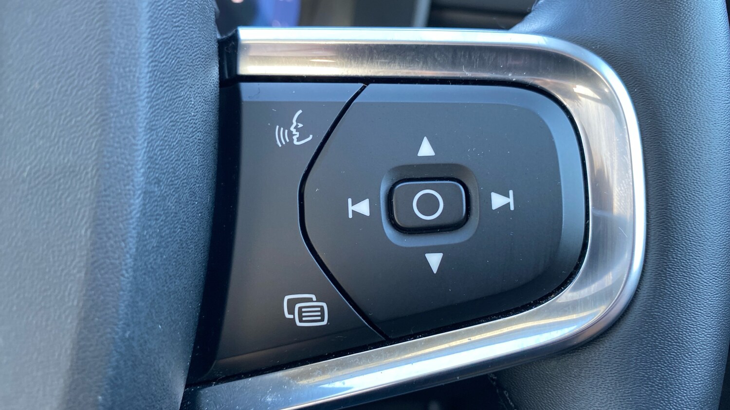 Used Volvo XC40 2024 for sale - 76738665: Photo 18