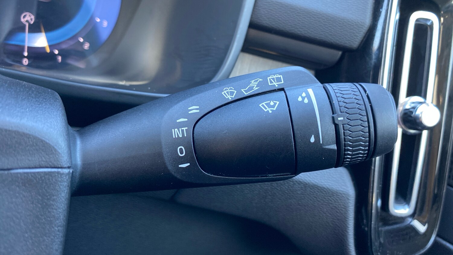 Used Volvo XC40 2024 for sale - 76738665: Photo 19