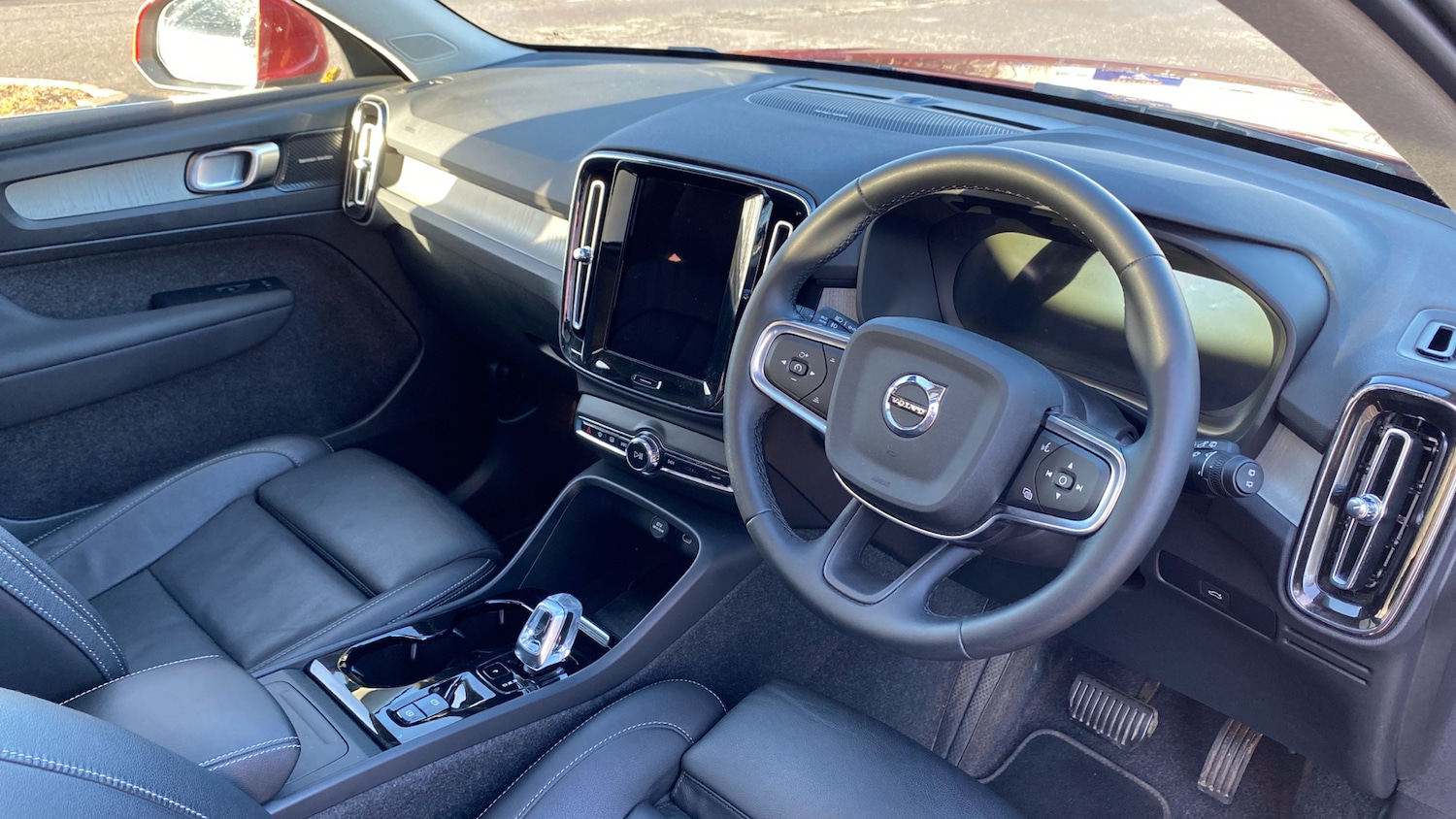 Used Volvo XC40 2024 for sale - 76738665: Photo 4