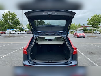 Used Volvo V60 2018 for sale - 78914273: Photo