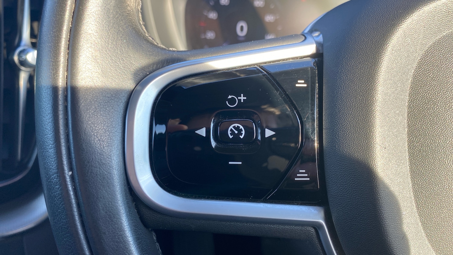 Used Volvo XC60 2019 for sale - 76653279: Photo 17