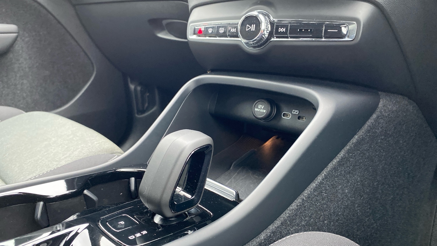 Used Volvo XC40 2023 for sale - 76653337: Photo 14