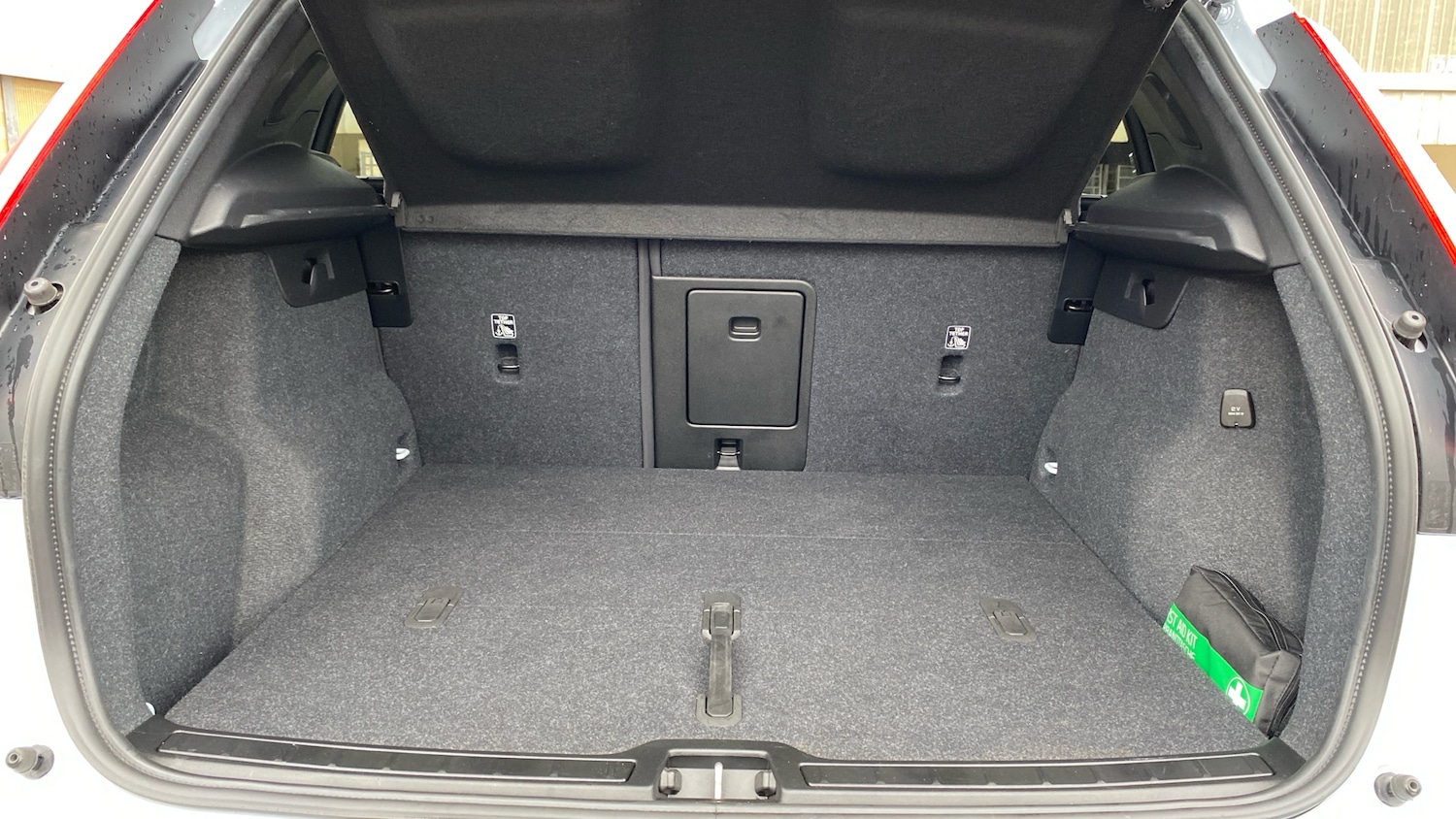 Used Volvo XC40 2023 for sale - 76653337: Photo 17