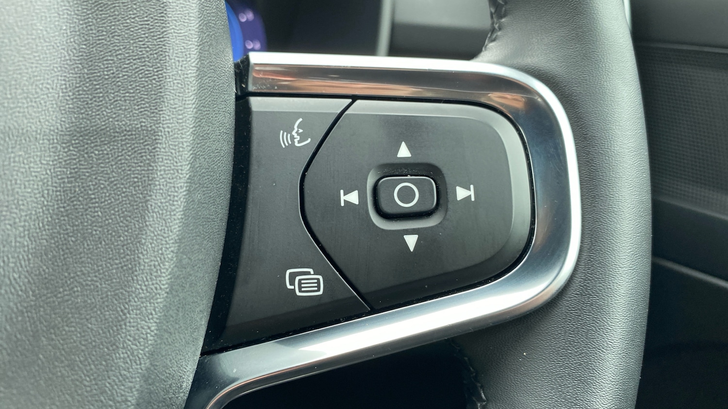 Used Volvo XC40 2023 for sale - 76653337: Photo 19