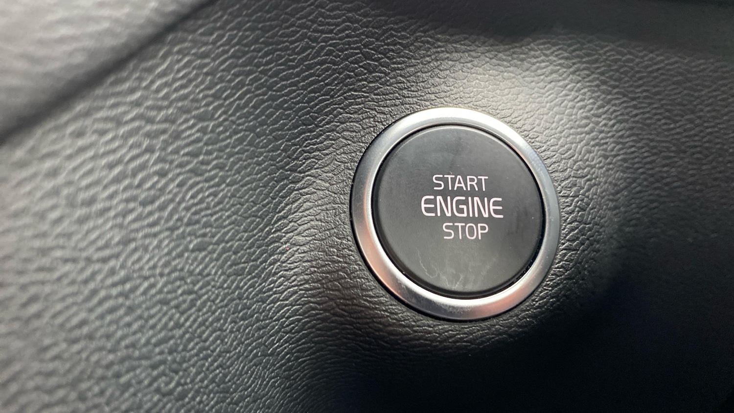 Used Volvo XC40 2023 for sale - 76653337: Photo 22