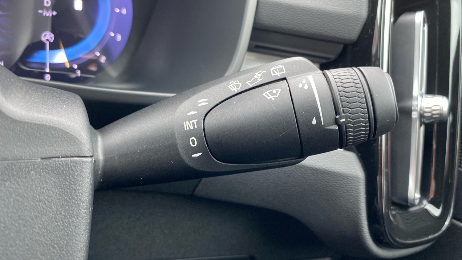 Used Volvo XC40 2023 for sale - 76653337: Photo 24