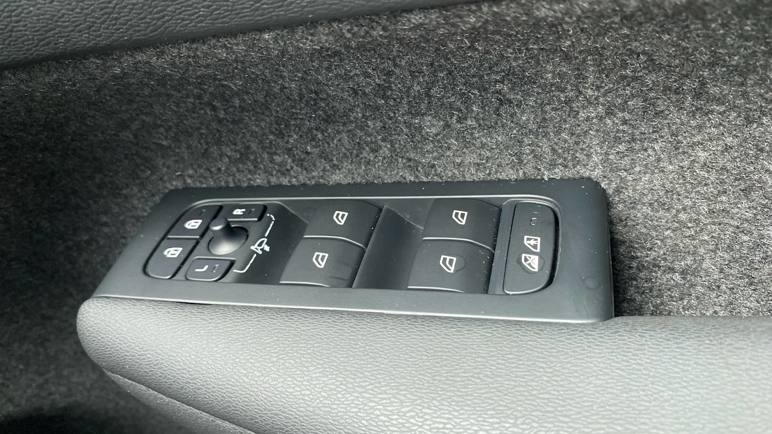 Used Volvo XC40 2023 for sale - 76653337: Photo 26