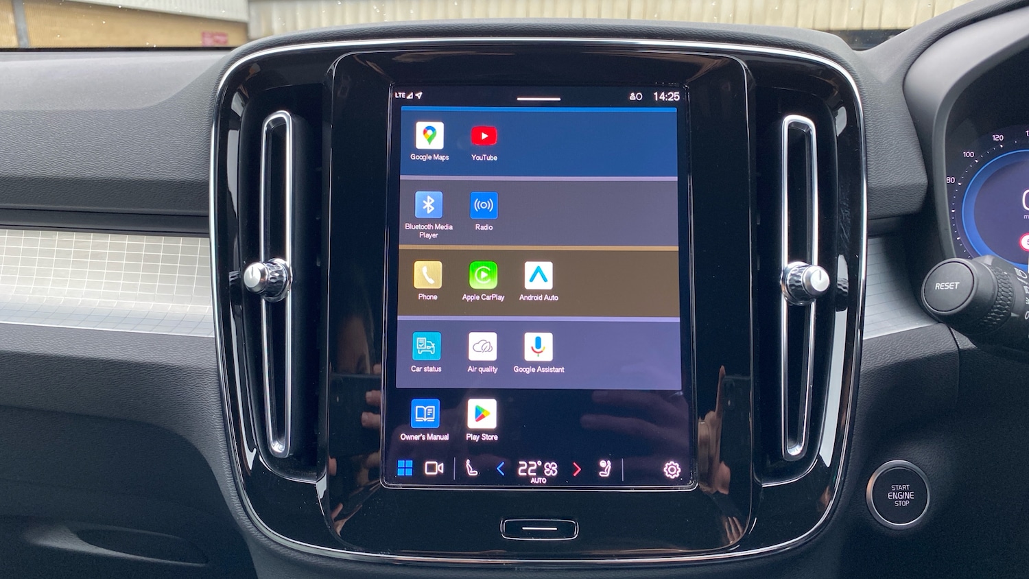 Used Volvo XC40 2023 for sale - 76653337: Photo 32