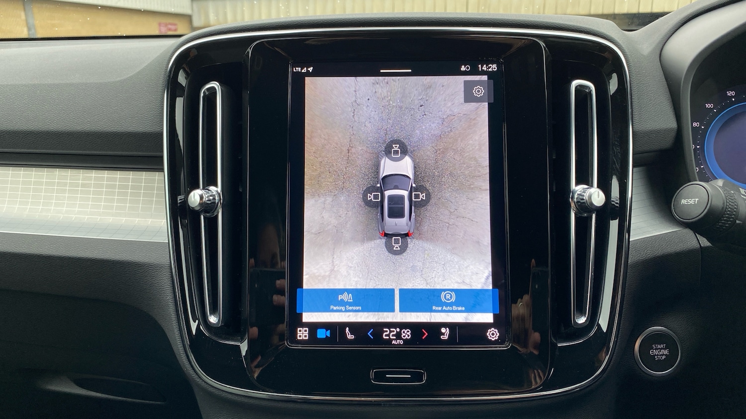 Used Volvo XC40 2023 for sale - 76653337: Photo 33