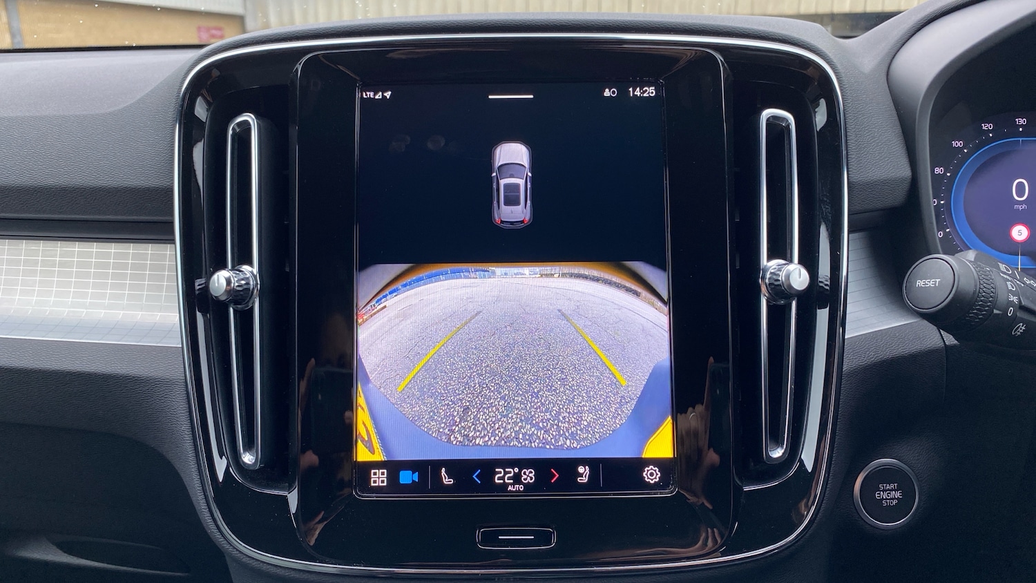 Used Volvo XC40 2023 for sale - 76653337: Photo 34