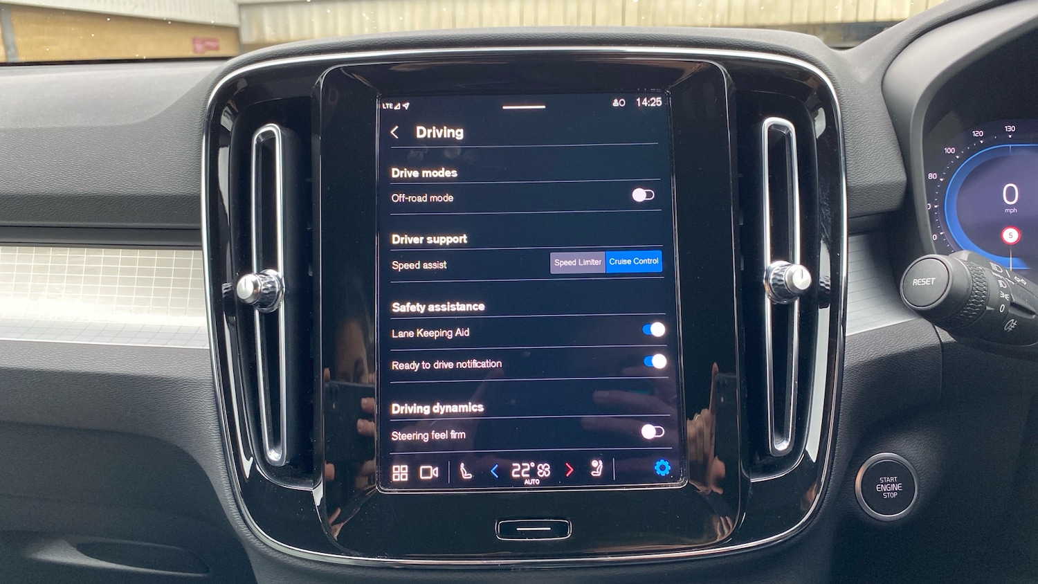 Used Volvo XC40 2023 for sale - 76653337: Photo 37