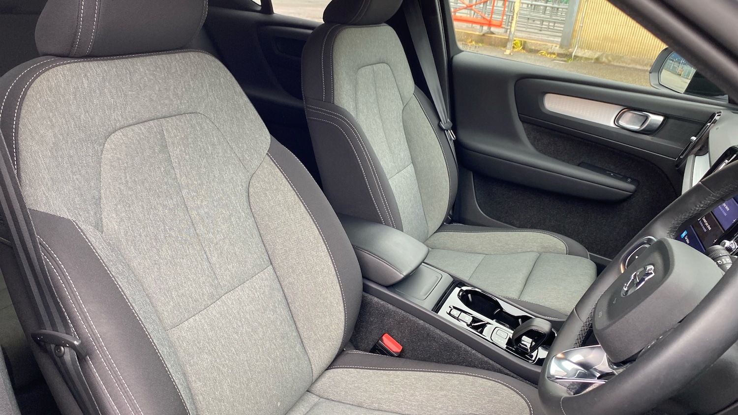 Used Volvo XC40 2023 for sale - 76653337: Photo 9