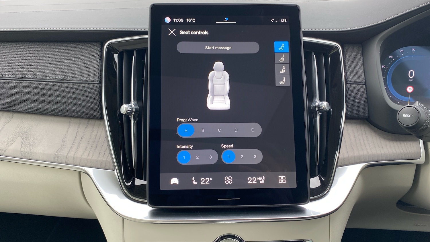 Used Volvo XC90 2025 for sale - 76653245: Photo 40