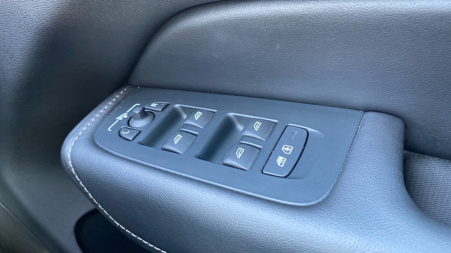 Used Volvo XC60 2025 for sale - 78224025: Photo 35