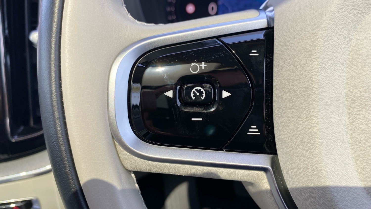 Used Volvo XC60 2024 for sale - 78180157: Photo 30