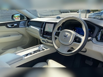 Used Volvo XC60 2023 for sale - 78484670: Photo