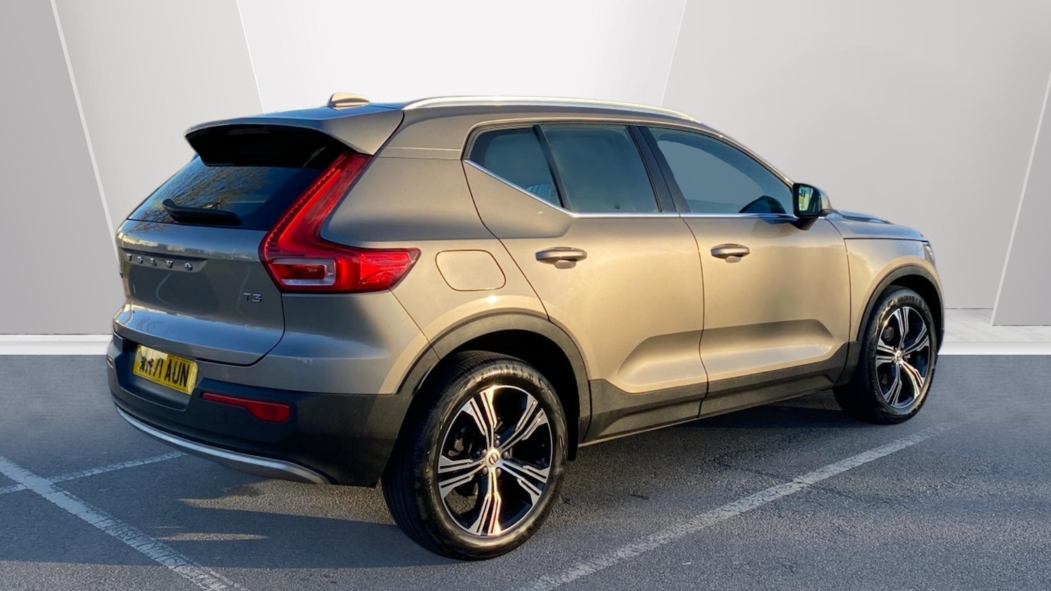 Used Volvo XC40 2022 for sale - 77207345: Photo 2