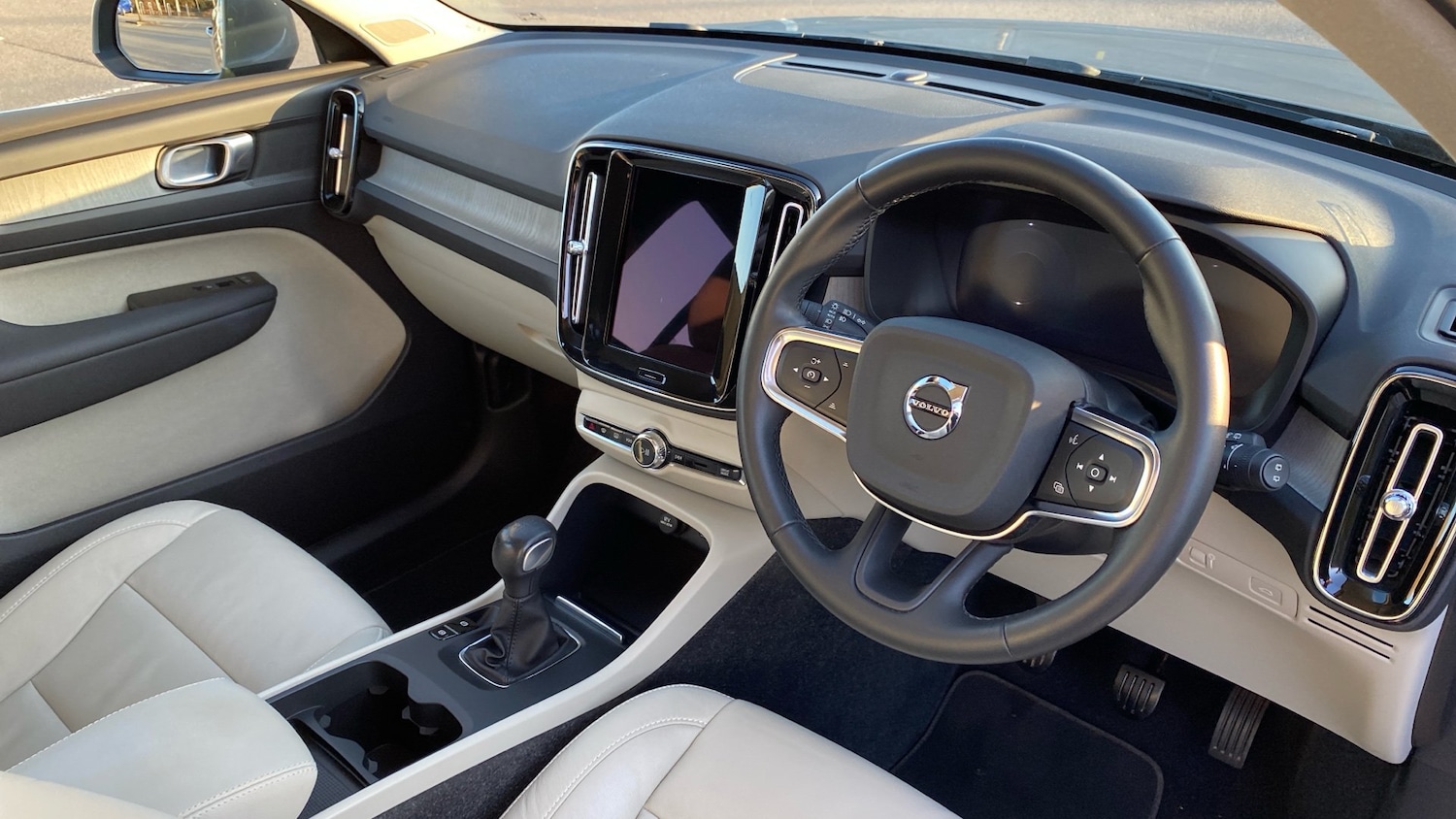 Used Volvo XC40 2022 for sale - 77207345: Photo 4