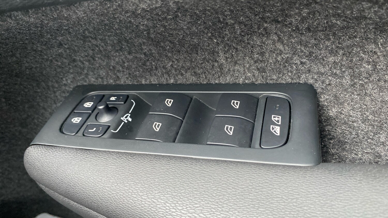 Used Volvo XC40 2024 for sale - 76653286: Photo 26