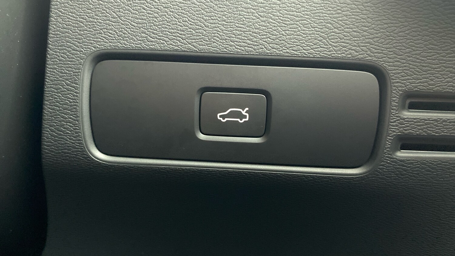 Used Volvo XC40 2024 for sale - 76653286: Photo 43