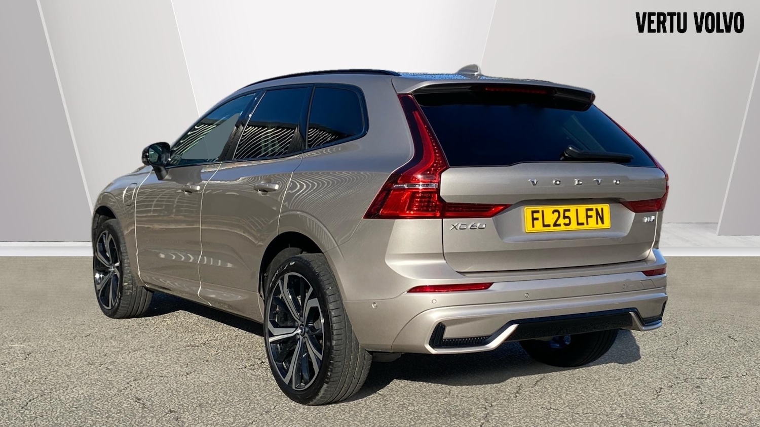 Used Volvo XC60 2025 for sale - 77462332: Photo 2