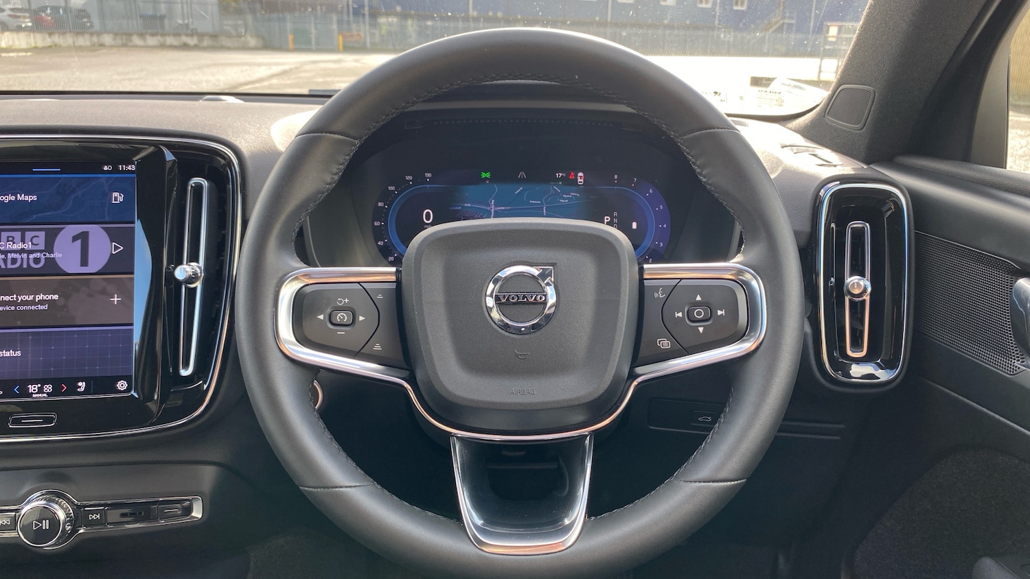 Used Volvo XC40 2023 for sale - 76653251: Photo 10