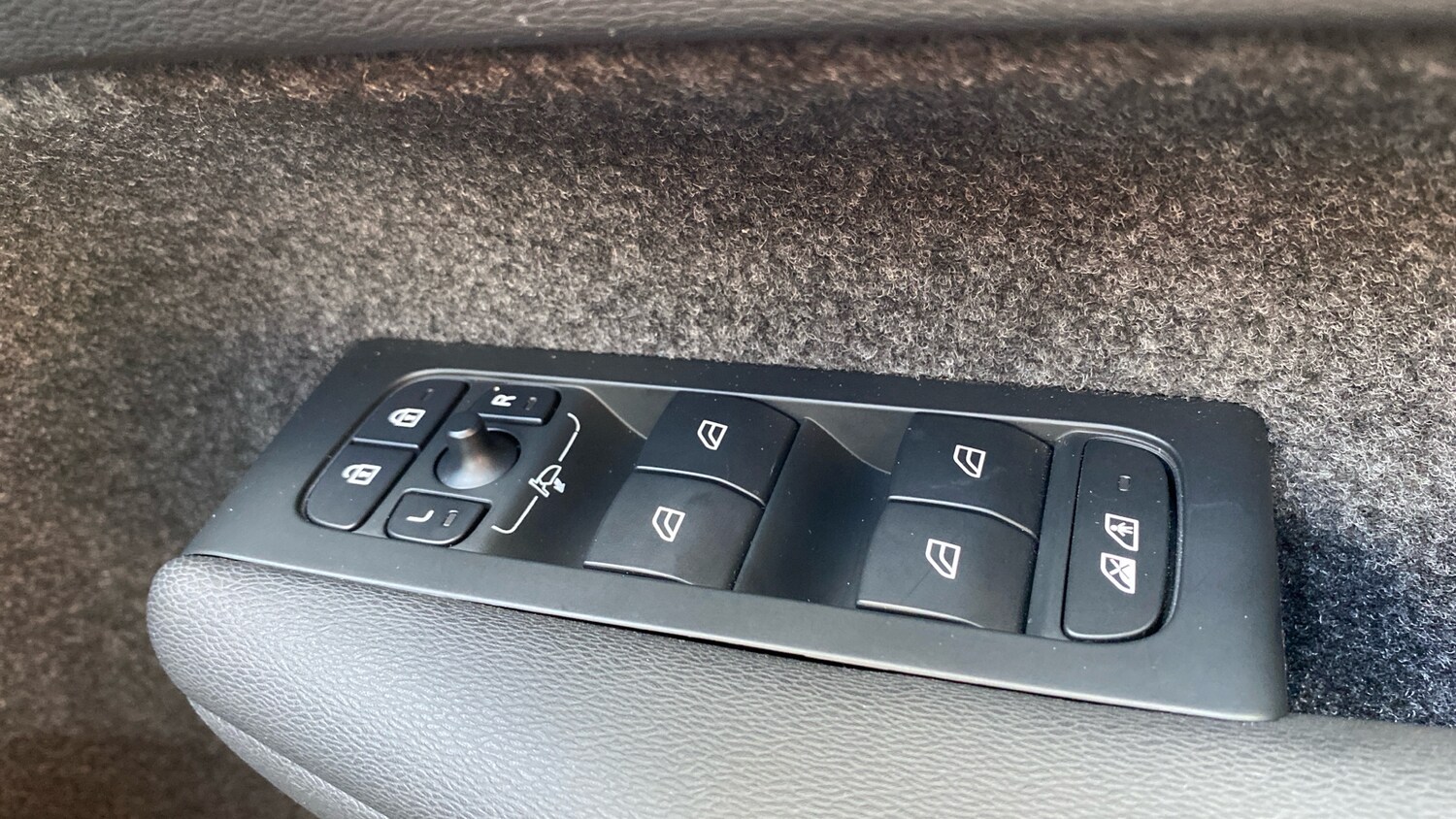 Used Volvo XC40 2023 for sale - 76653251: Photo 16