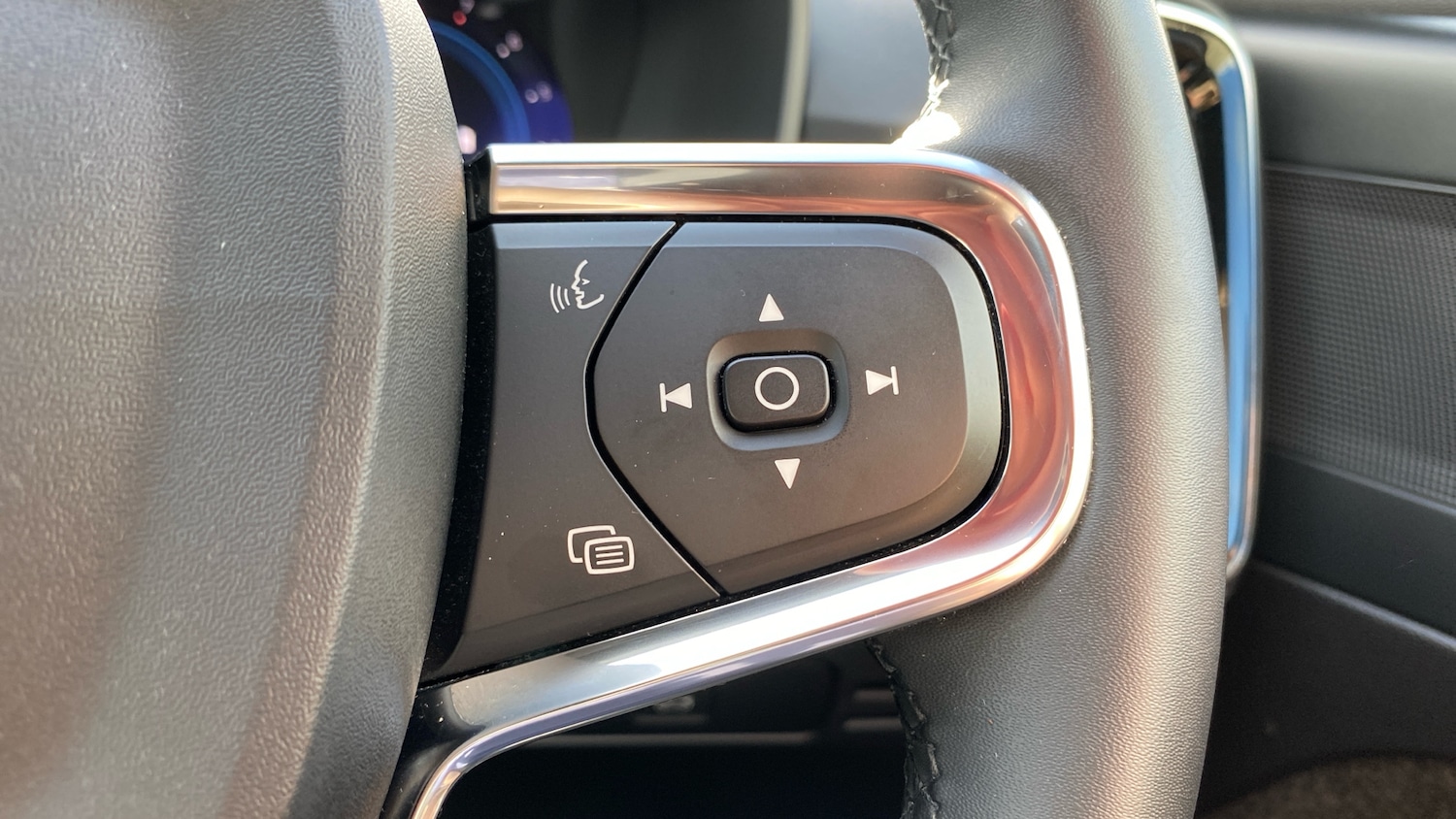 Used Volvo XC40 2023 for sale - 76653251: Photo 18