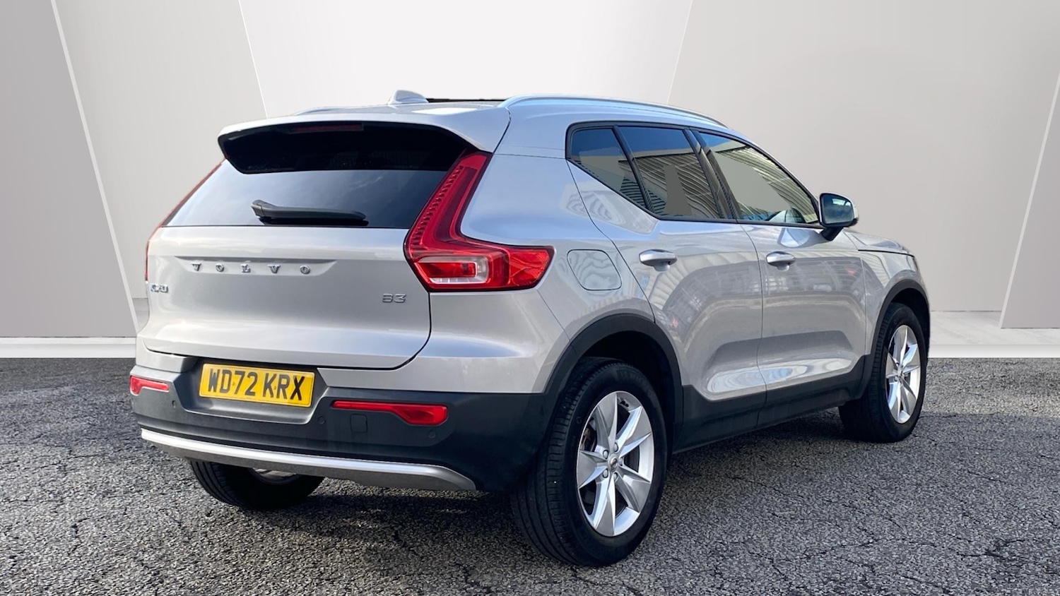 Used Volvo XC40 2023 for sale - 76653251: Photo 2