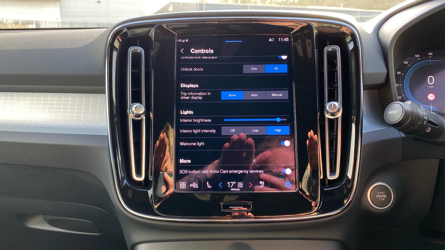 Used Volvo XC40 2023 for sale - 76653251: Photo 28