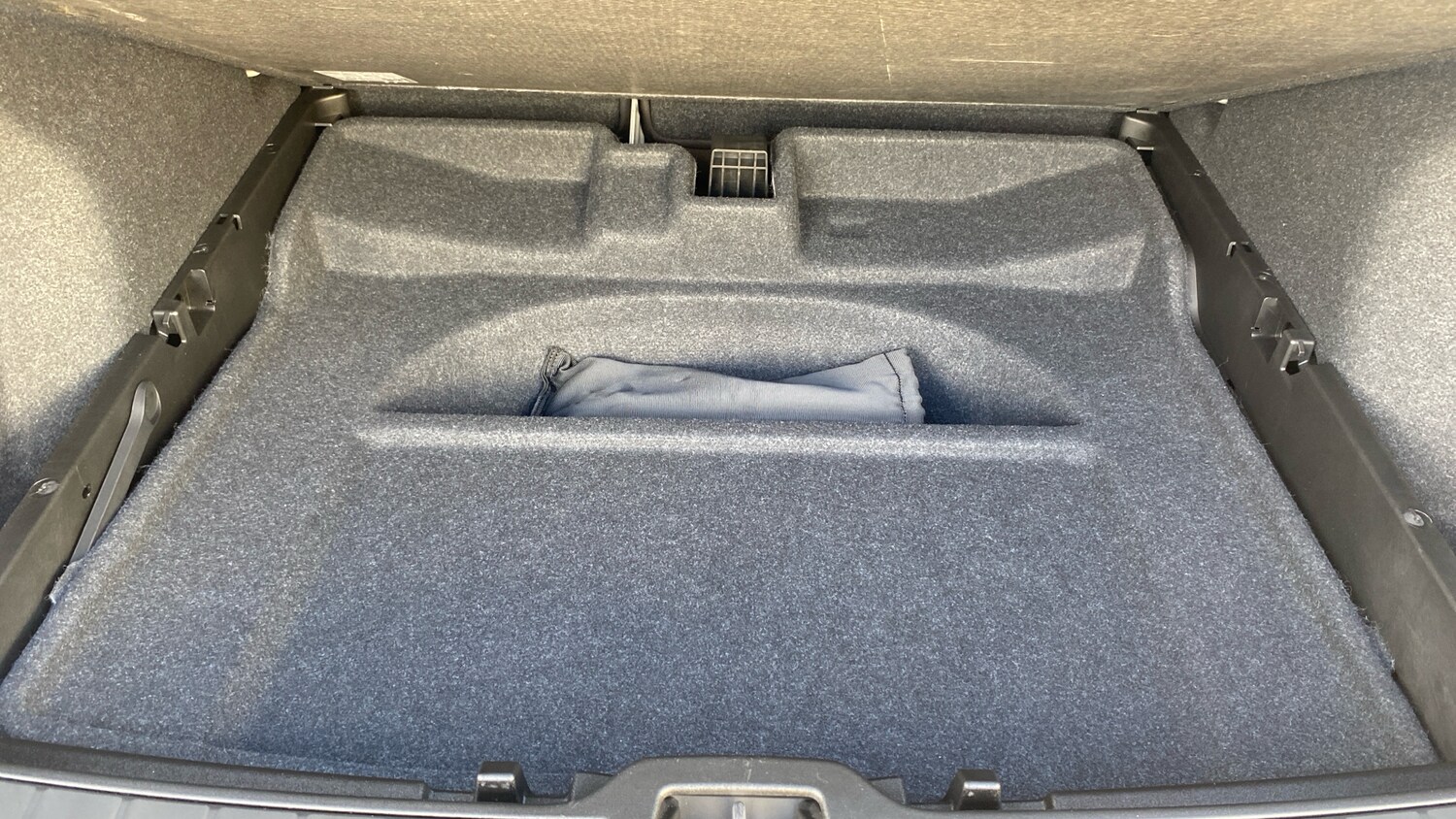 Used Volvo XC40 2023 for sale - 76653251: Photo 35