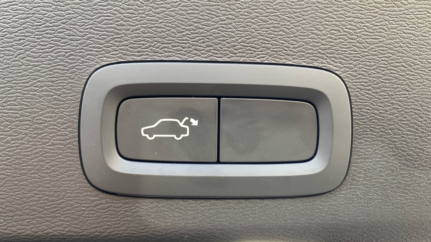 Used Volvo XC40 2023 for sale - 76653251: Photo 37