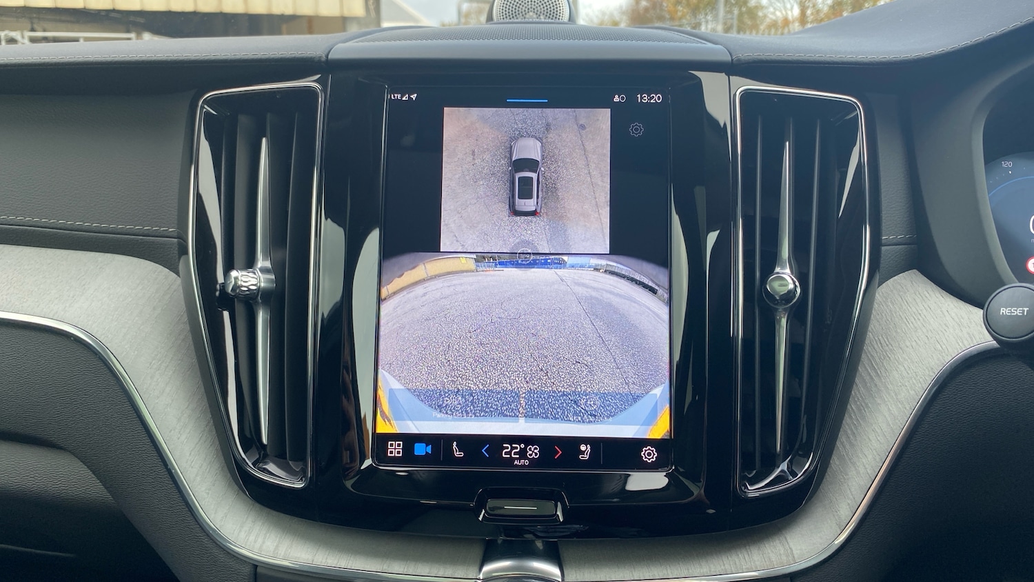 Used Volvo XC60 2025 for sale - 76653257: Photo 25