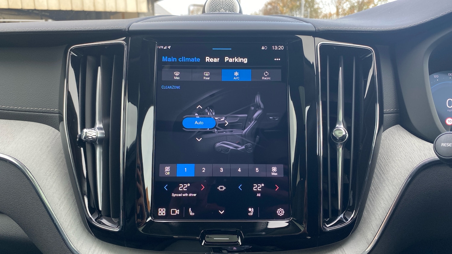 Used Volvo XC60 2025 for sale - 76653257: Photo 26