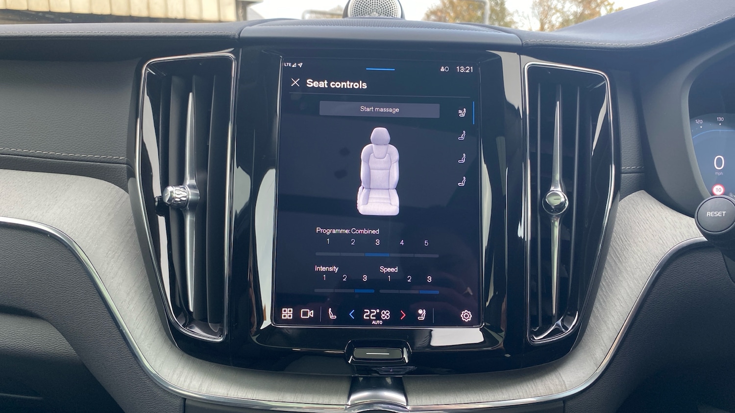 Used Volvo XC60 2025 for sale - 76653257: Photo 35