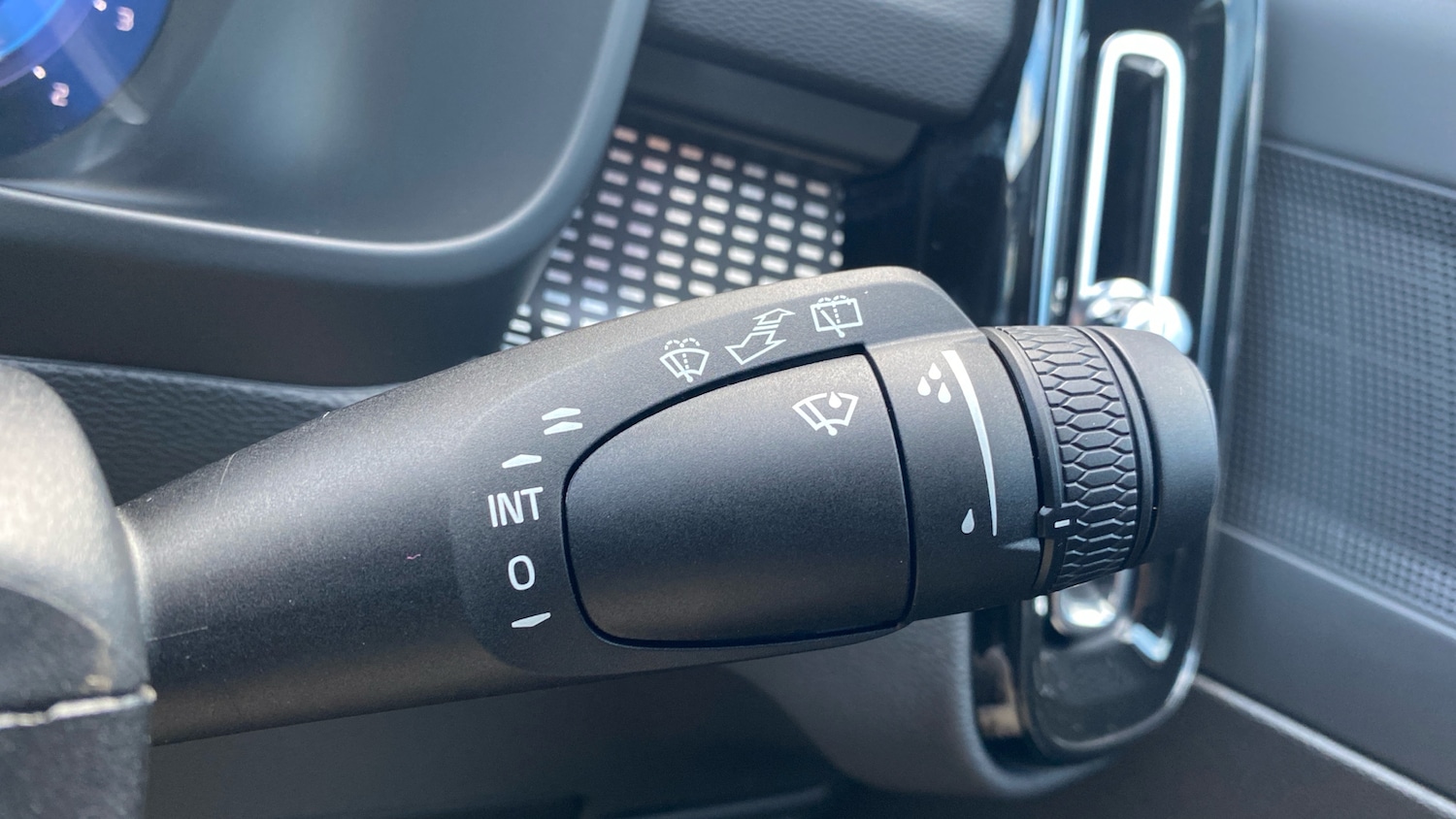 Used Volvo XC40 2025 for sale - 77681653: Photo 25