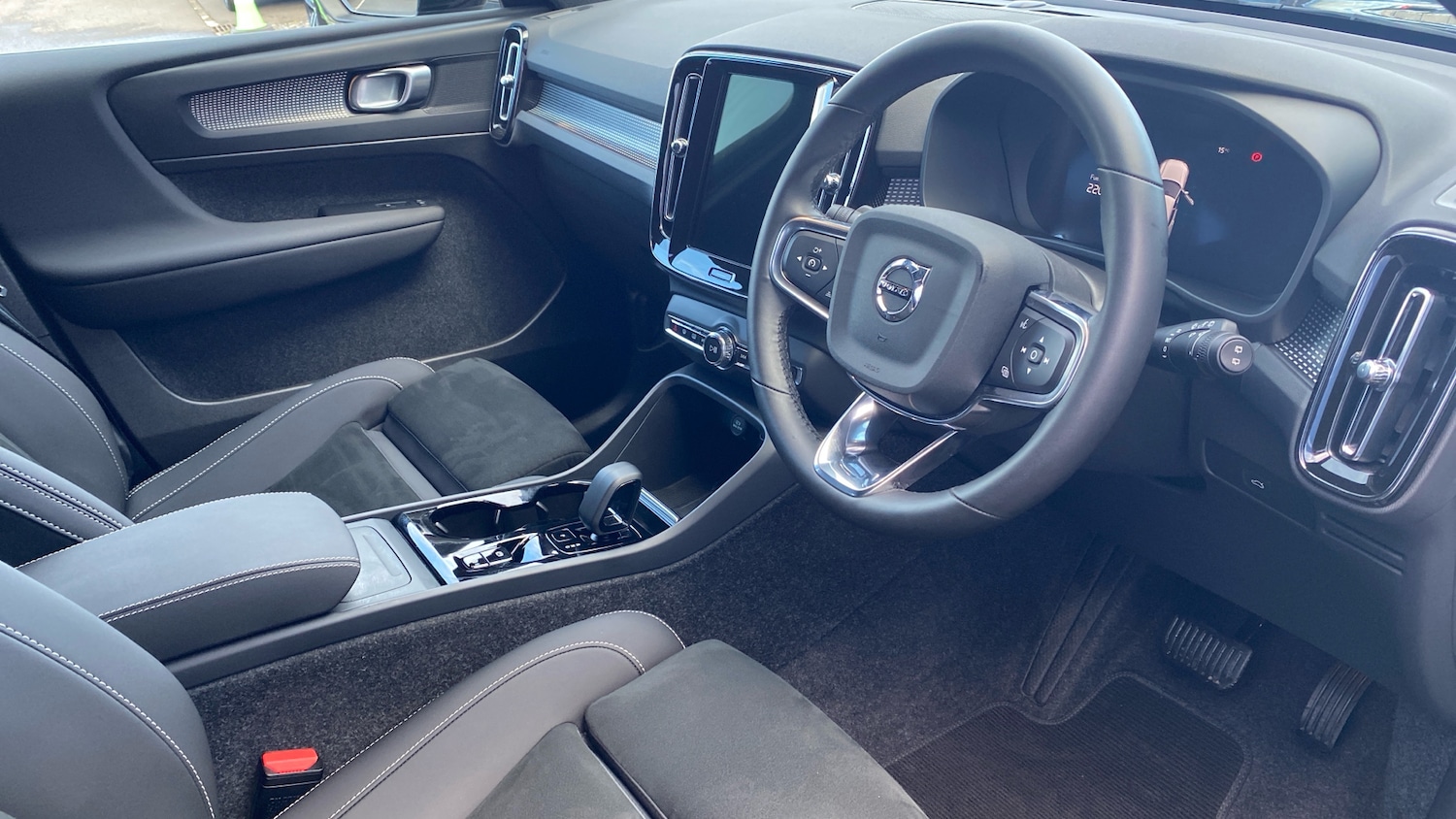 Used Volvo XC40 2025 for sale - 77681653: Photo 5