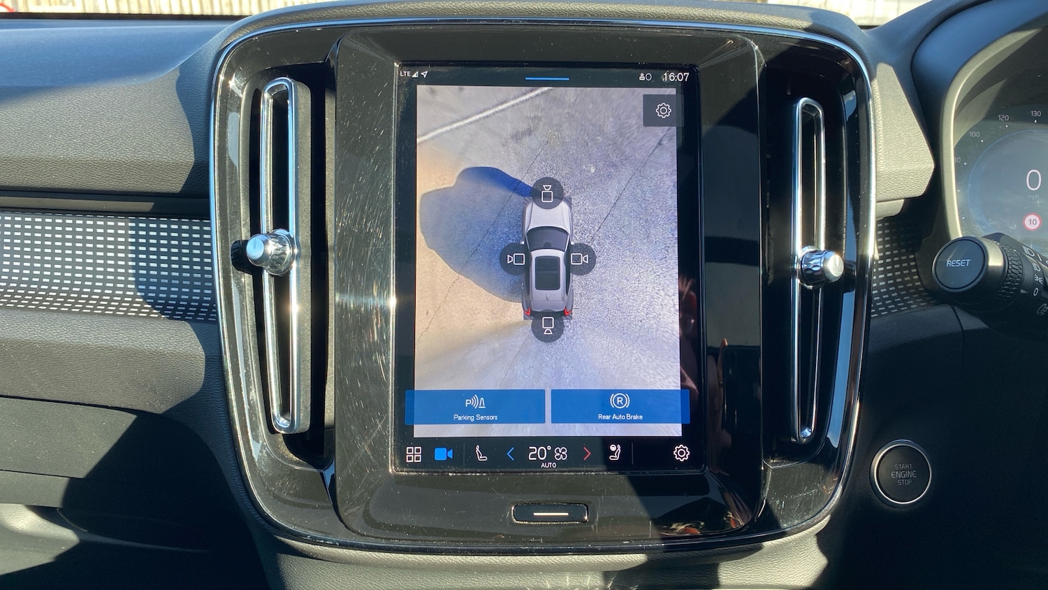 Used Volvo XC40 2025 for sale - 77901460: Photo 15