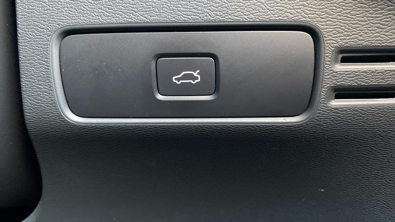 Used Volvo XC40 2025 for sale - 77901460: Photo 28