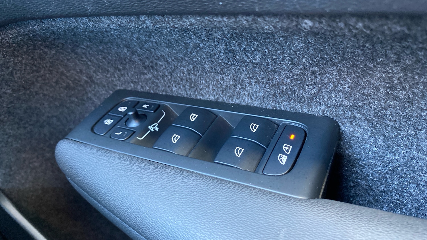 Used Volvo XC40 2025 for sale - 77901460: Photo 30