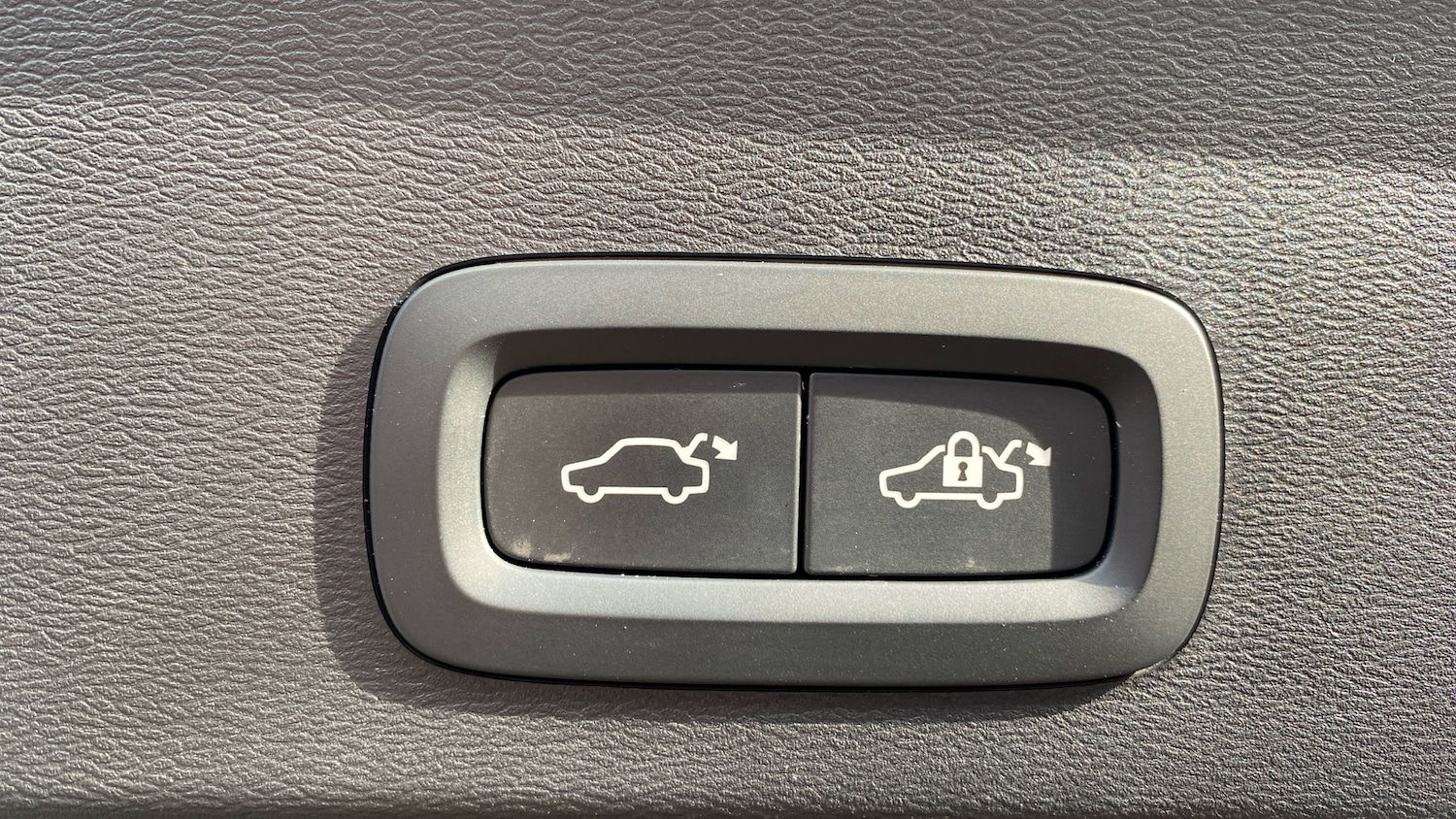 Used Volvo XC40 2025 for sale - 77901460: Photo 40