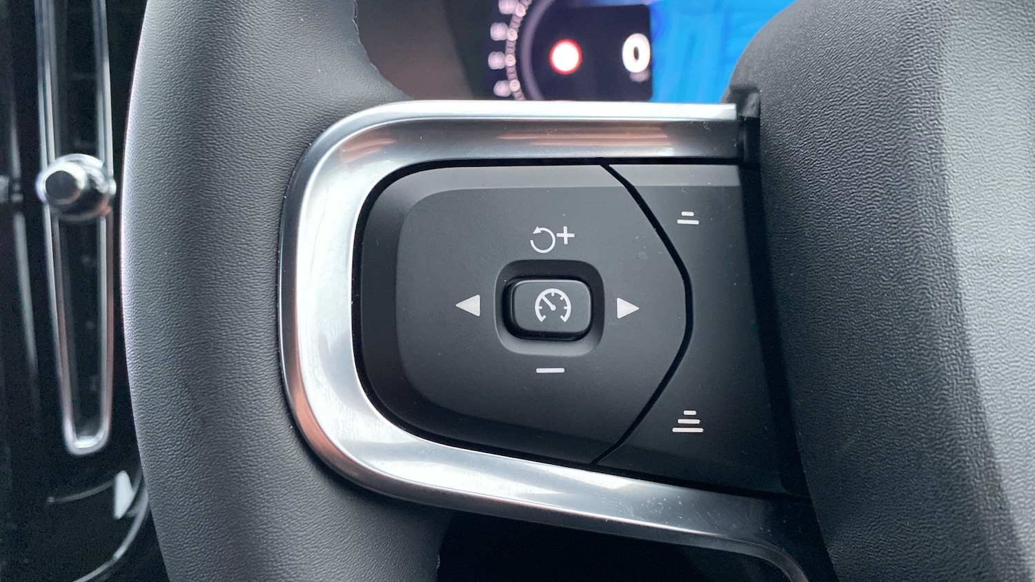 Used Volvo XC40 2025 for sale - 76818736: Photo 16