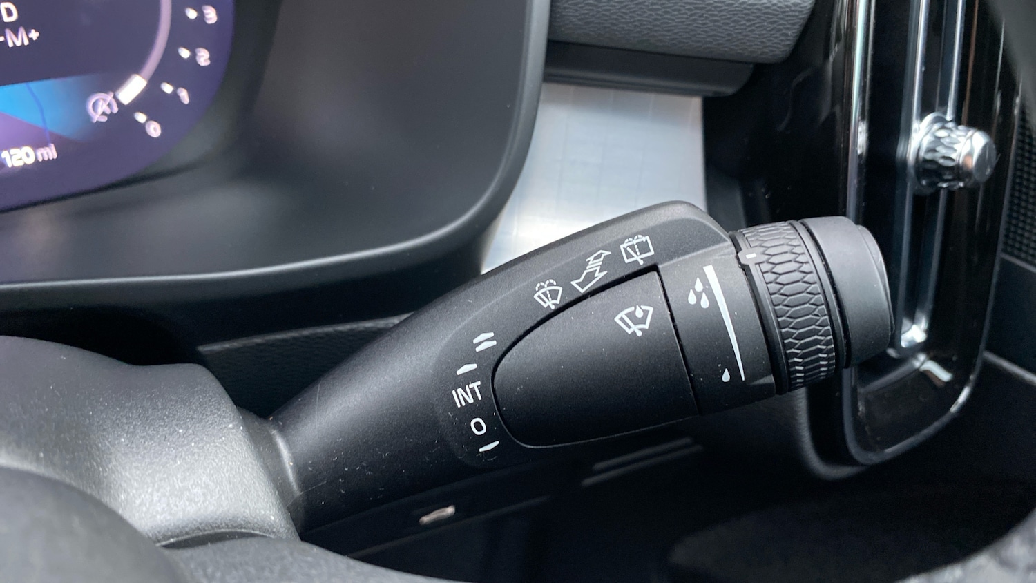 Used Volvo XC40 2025 for sale - 76818736: Photo 18