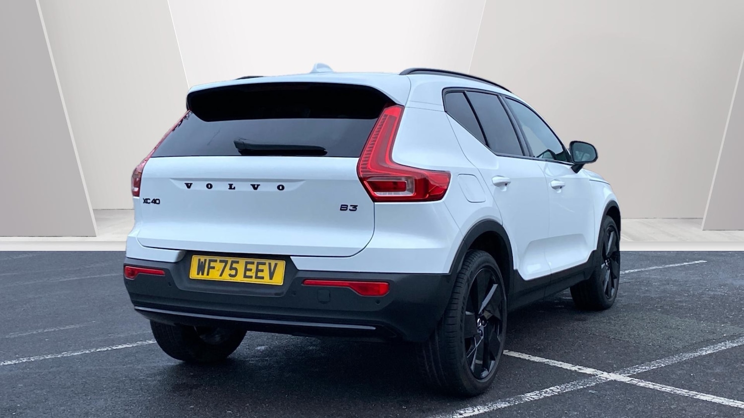 Used Volvo XC40 2025 for sale - 76818736: Photo 2