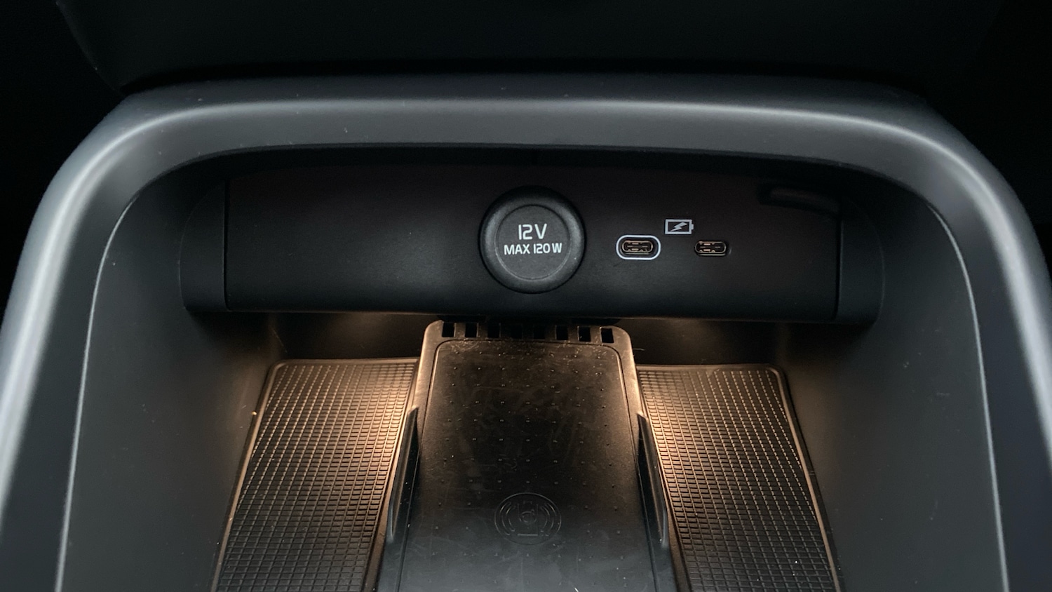 Used Volvo XC40 2025 for sale - 76818736: Photo 25