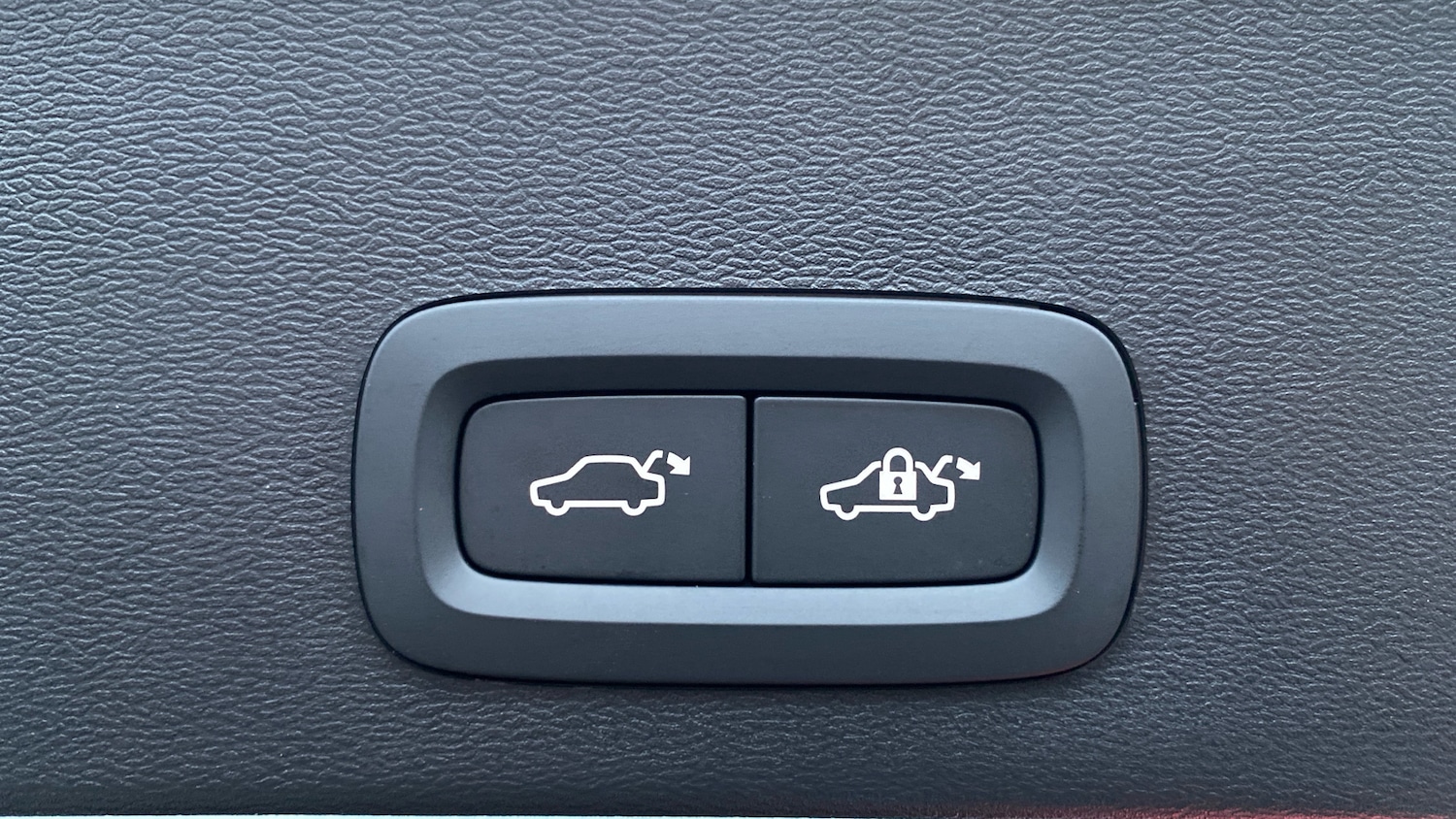 Used Volvo XC40 2025 for sale - 76818736: Photo 42