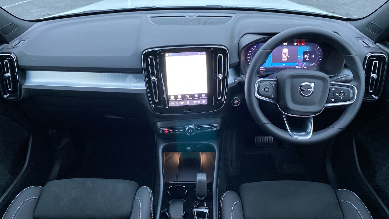 Used Volvo XC40 2025 for sale - 76818736: Photo 5